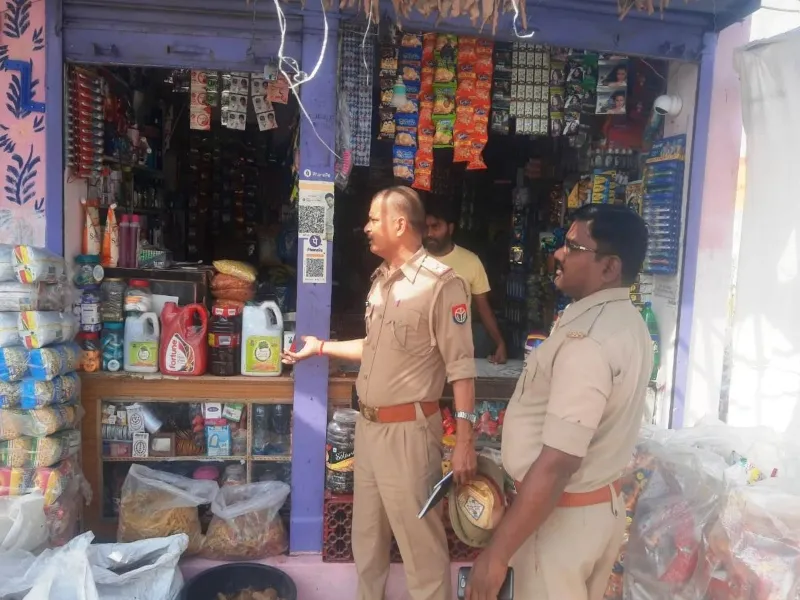 बांदा में चोरों के हौसले बुलंद, रातभर में सात दुकानों में चोरी का प्रयास, एक से ले गए नकदी और सामान  