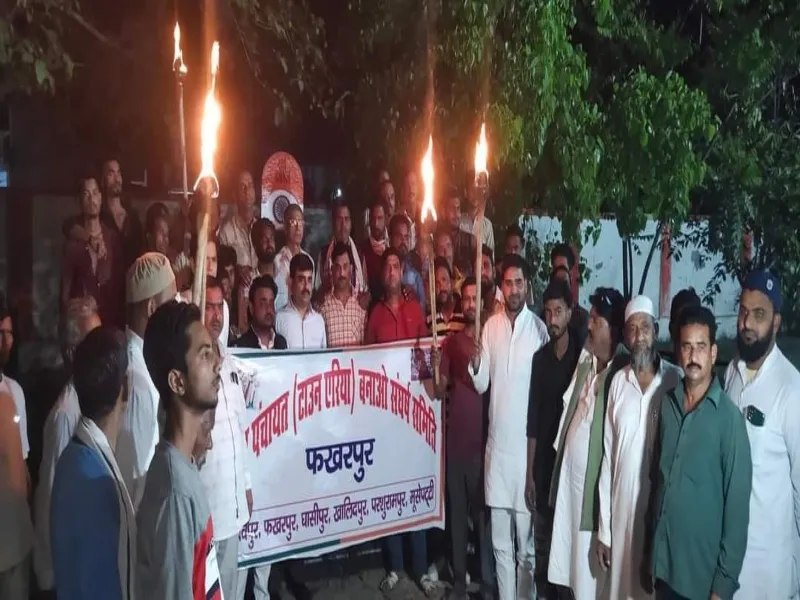 बहराइच: नगर पंचायत बनाने की मांग को लेकर निकाला मशाल जुलूस