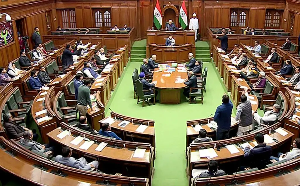दिल्ली विधानसभा में हंगामा; अध्यक्ष ने भाजपा के तीन विधायकों को बाहर जाने का आदेश दिया 