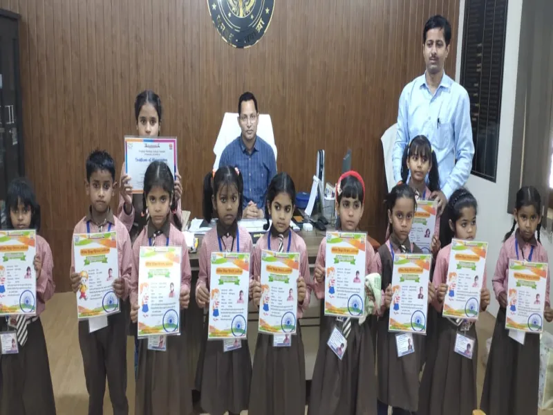 अयोध्या में बीएसए ने किया निपुण बच्चों को सम्मानित 