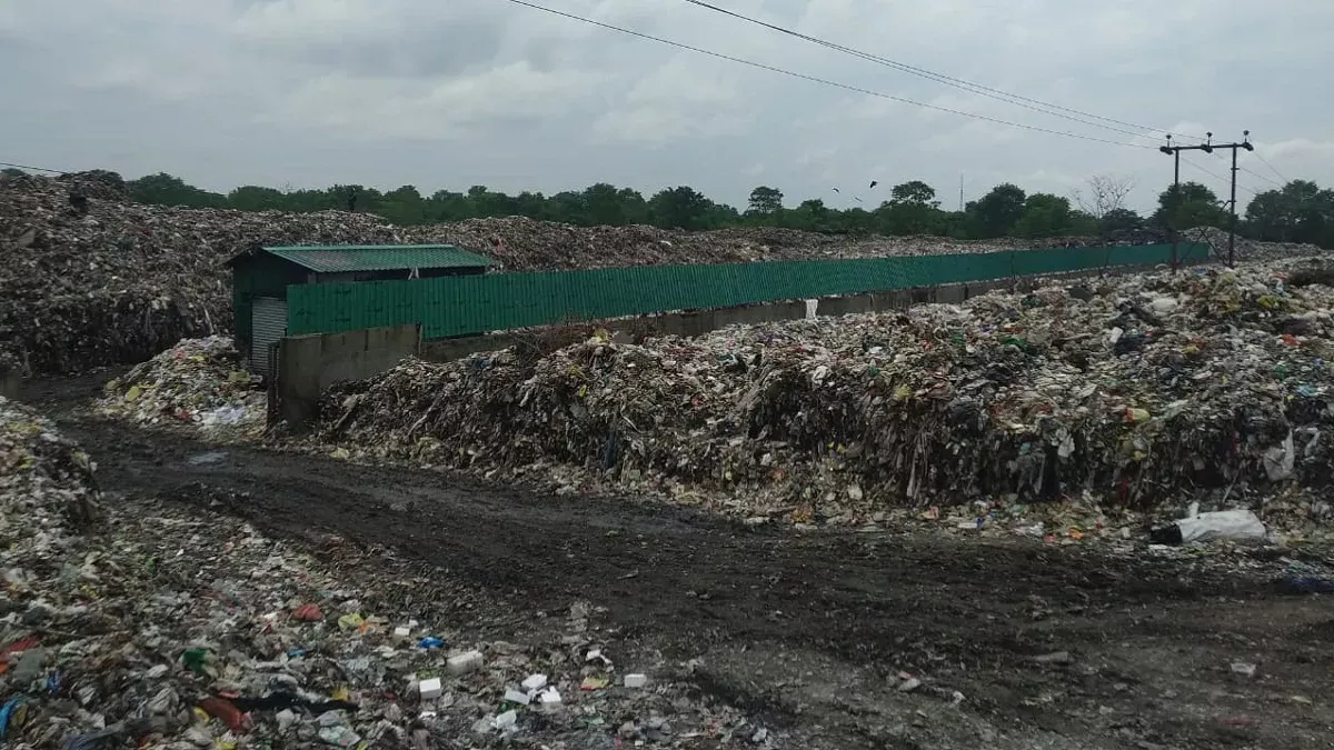 हल्द्वानी: 3 माह से ट्रंचिंग ग्राउंड में लगी आग को इंद्रदेव ने बुझाई 