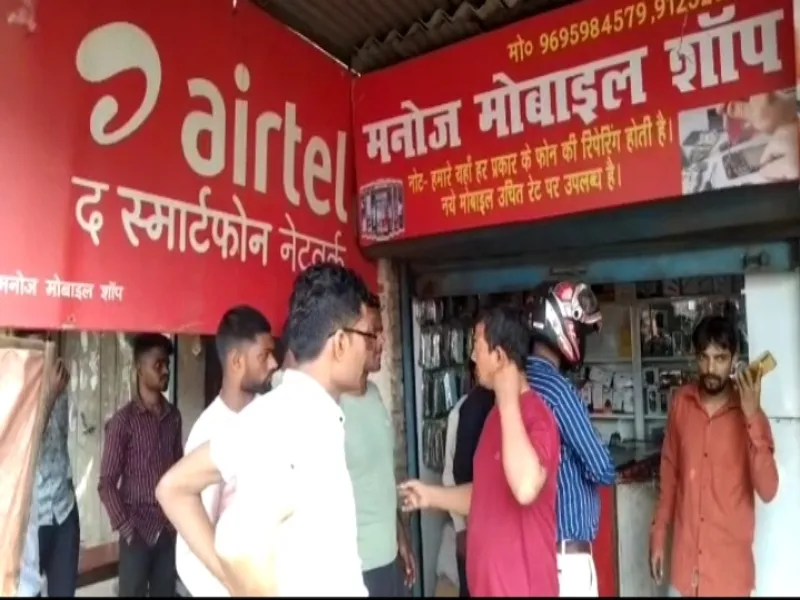 रायबरेली: मोबाइल शॉप का ताला तोड़कर चोरों ने तीन लाख का माल किया पार 