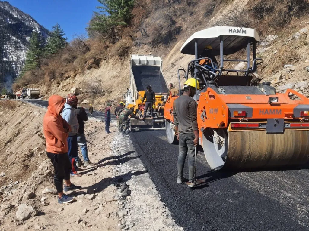 सड़क परिवहन एवं राजमार्ग क्षेत्र में सबसे अधिक 460 परियोजनाओं में देरी : रिपोर्ट