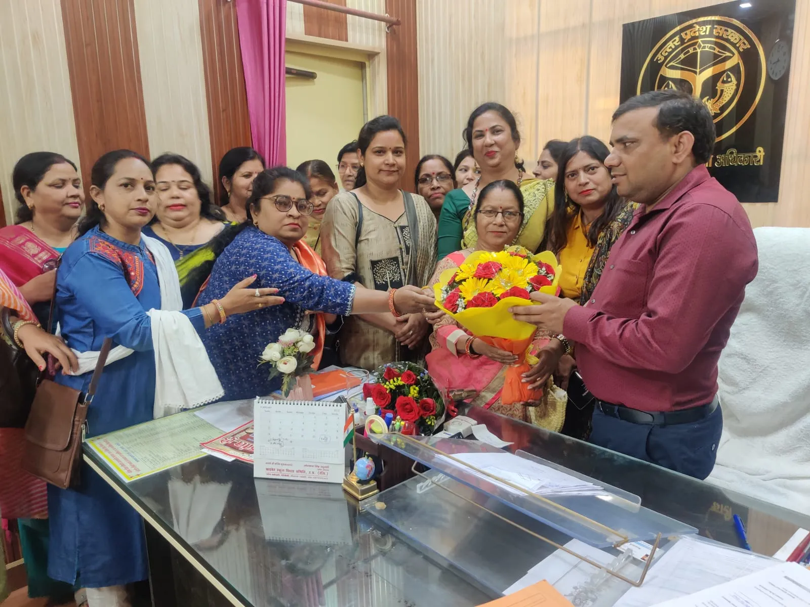 बरेली: महिला शिक्षक संघ ने बीएसए को राष्ट्रीय पुरस्कार मिलने पर दी बधाई