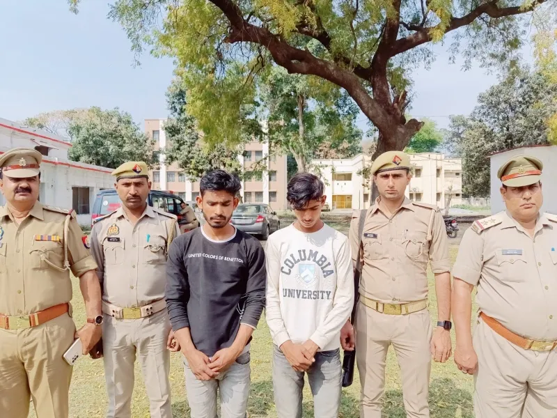 हरदोई में चोरी के 48 फोन के साथ पकड़े गए दो नाबालिगों समेत चार शातिर 