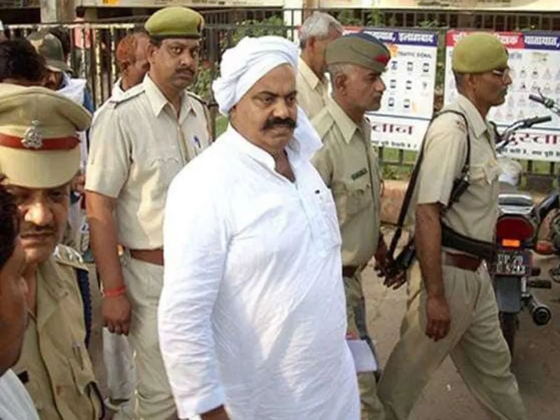 17 साल की उम्र से ही जरायम को बना लिया था अतीक ने अपना पेशा, सियासत को बनाता गया सीढ़ी 