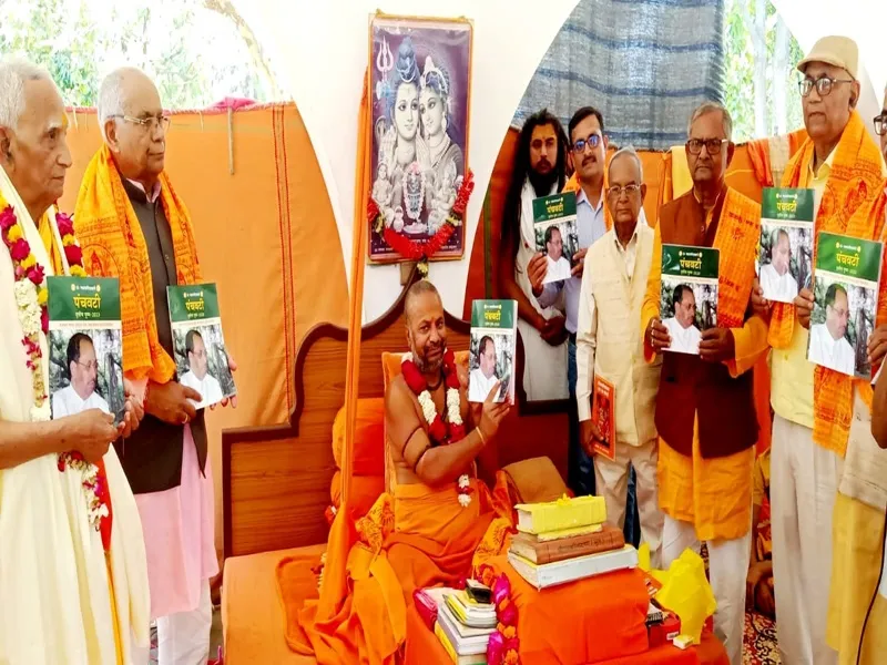 रायबरेली: रामचरितमानस को राष्ट्रीय धर्म ग्रंथ घोषित करने की उठाई आवाज, चौसठी मठ के खांडेसराय आश्रम में हुआ संतसमागम