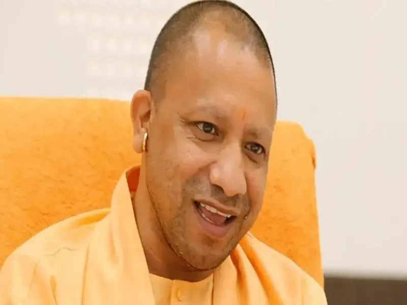 CM योगी ने दी होली की शुभकामनाएं, Tweet कर लिखा- माहौल खराब करने वालों पर अपनाई जाएगी जीरो टॉलरेंस नीति 