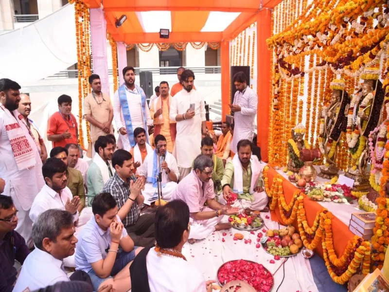 Navratri 2023: मानस की चौपाइयों और दुर्गासप्तशती के पाठ से गूंजे काशी के मठ और मंदिर  