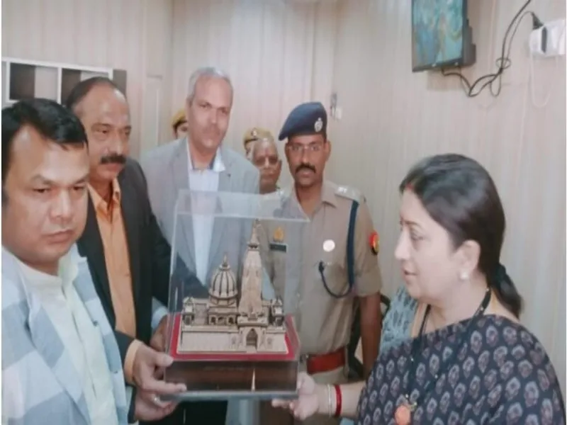 अमेठी: केंद्रीय मंत्री स्मृति ईरानी ने किया महिला पुलिस पिंक बूथ का उद्घाटन, संगोष्ठी में हुईं शामिल