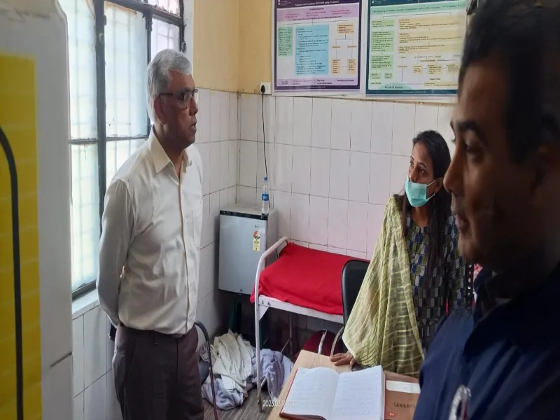 अयोध्या: सीएमओ के सामने आया बेहतर सेवाओं का सच, सीएचसी में 12 कर्मी मिले नदारद