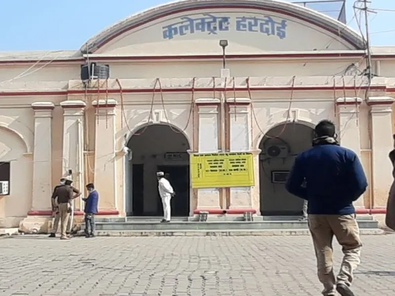 हरदोई: सरकारी स्कूलों की जर्जर बिल्डिंग होंगी नीलाम, दलाल हुए सक्रिय 