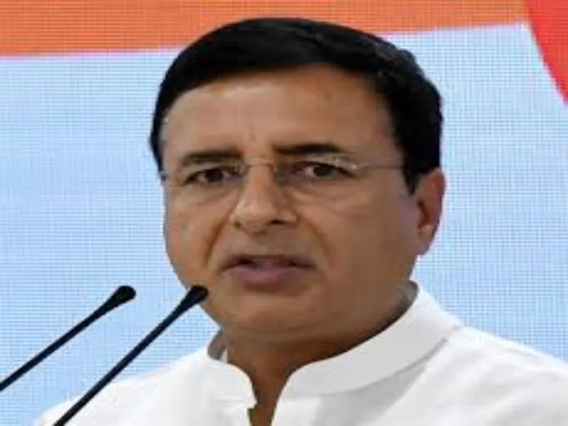 वाराणसी: कांग्रेस नेता रणदीप सुरजेवाला के खिलाफ MP-MLA कोर्ट ने जारी किया गैर जमानती वारंट