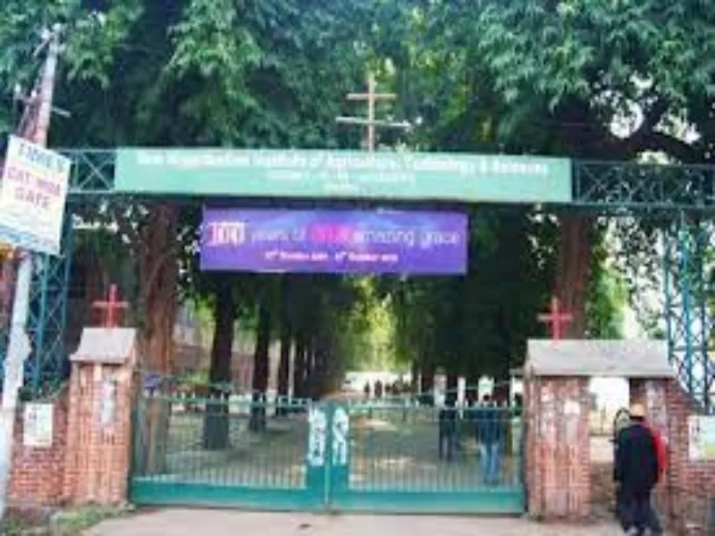 प्रयागराज: शुआट्स कॉलेज के अधिकारी फरार, 8 माह से वेतन को तरस रहे कर्मचारी