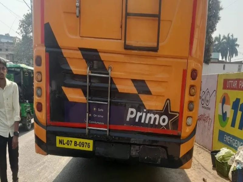 बहराइच: तेज रफ्तार बस ने बाइक में मारी टक्कर, पत्नी की मौत पति घायल