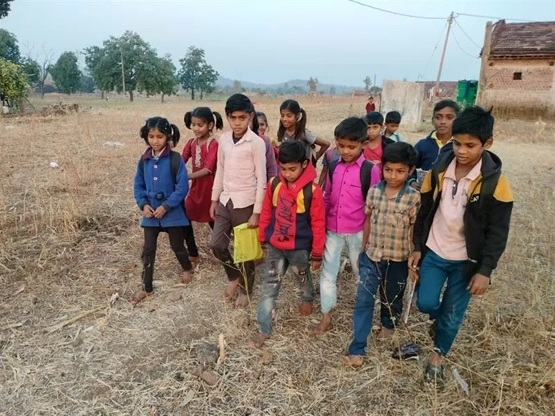 अयोध्या: बीती सर्दी - आई गर्मी, 40 हजार बच्चों को यूनिफॉर्म नहीं मिल पाई, जानें क्यों...