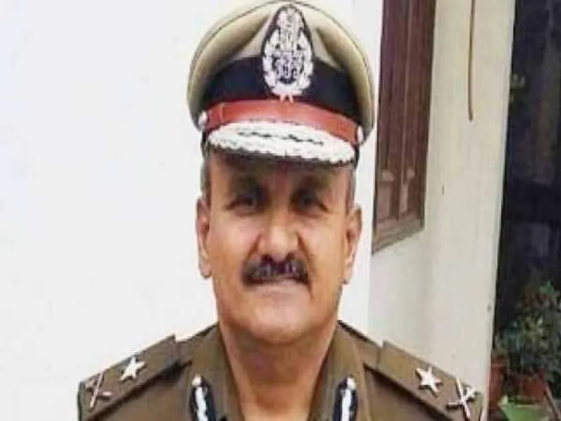 UP डीजीपी का सख्त निर्देश - पुलिसकर्मी ट्रेन में टिकट लेकर करें यात्रा, नहीं तो होगी कार्रवाई