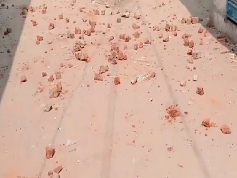 बहराइच: बच्चों के विवाद में दो पक्ष भिड़े, जमकर चले ईंट-पत्थर