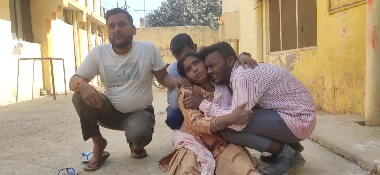 बरेली: गांव से बिटिया को डाक्टर बनाने लाए थे, कॉलेज प्रबंधन और गरीबी ने छीन लिए सपने