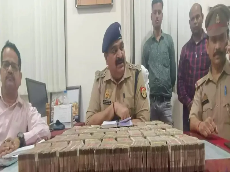 वाराणसी जंक्शन पर 1 करोड़ कैश के साथ दो लोग गिरफ्तार, जांच में जुटी पुलिस 