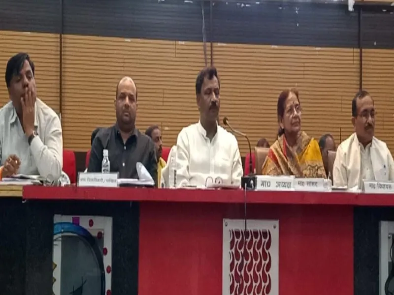 प्रयागराज: पंचायत के विकास कार्यों पर हुई चर्चा, नई योजनाओं की दी जानकारी  