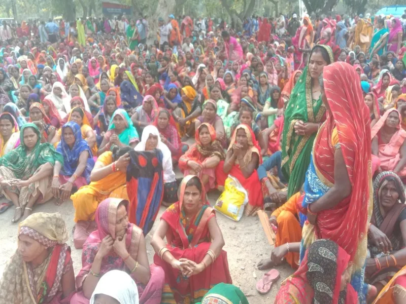 प्रयागराज: खुद को दर्जा देने समेत कई मांगों को लेकर सम्यक संवैधानिक क्रांति मोर्चा ने किया प्रदर्शन 