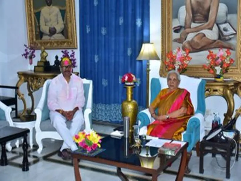 Holi 2023: डिप्टी सीएम ब्रजेश पाठक ने राज्यपाल आनंदीबेन पटेल को दी होली की बधाई