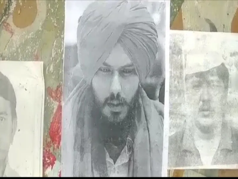 बहराइच में भारत-नेपाल सीमा पर लगे अमृत पाल सिंह के पोस्टर