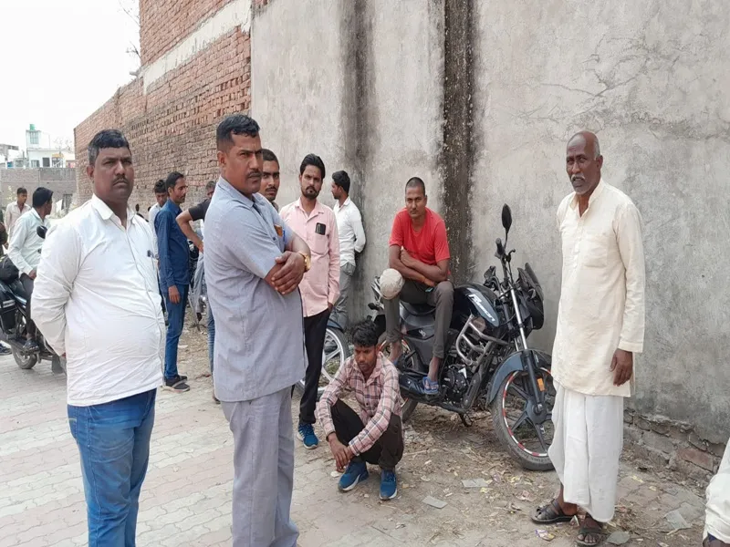 बहराइच: सड़क पार कर रहे मां-बेटे को कार ने मारी टक्कर, महिला की मौत