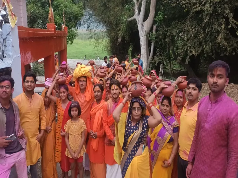 बहराइच: कलश यात्रा के साथ ज्ञान यज्ञ का हुआ शुभारंभ, सैकड़ों महिलाएं हुईं शामिल