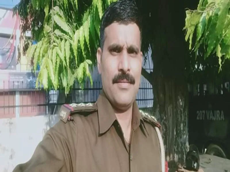 फिर हो गया पप्पू फेल... पंक्तियों पर छिड़ा ट्विटर वार, कांग्रेस ने कवि व शायर को बताया नीच मानसिकता से ग्रसित