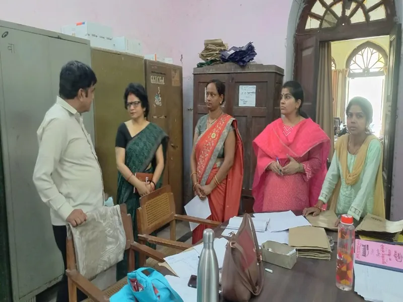 अयोध्या: पहले दिन उत्तर पुस्तिकाओं के मूल्यांकन में गैरहाजिर रहे 822 परीक्षक, दी जायेगी नोटिस