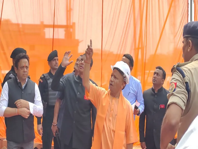 Video: बिजली संकट के बीच अयोध्या पहुंचे सीएम योगी, रामलला के दर्शन के बाद कर रहे निरीक्षण
