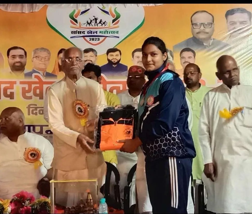 गोला फेंक प्रतियोगिता में अमेठी की बेटी ने जीता गोल्ड मेडल