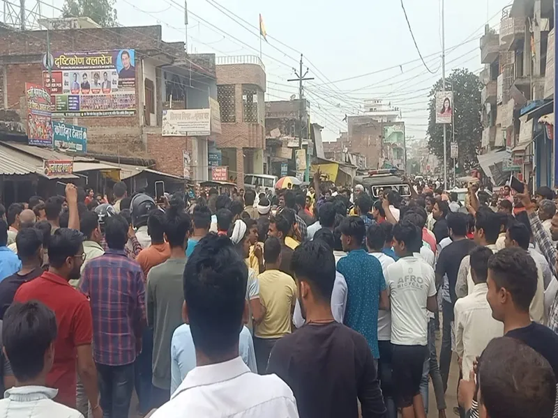 सुलतानपुर: पुलिस की अनियंत्रित जीप ने टेंपो को मारी टक्कर, आधा दर्जन लोग घायल, दो रेफर