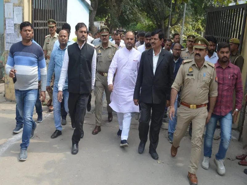 अयोध्या: अदालत से बैरंग वापस लौटे खब्बू तिवारी, अभी नहीं पहुंचा हाईकोर्ट का आदेश, जानें पूरा मामला