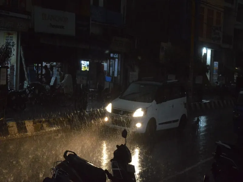 अयोध्या: झमाझम बारिश के साथ गिरे ओले, आगामी 24 घंटे में छाए रहेंगे बादल, लेकिन बारिश की संभावना नहीं