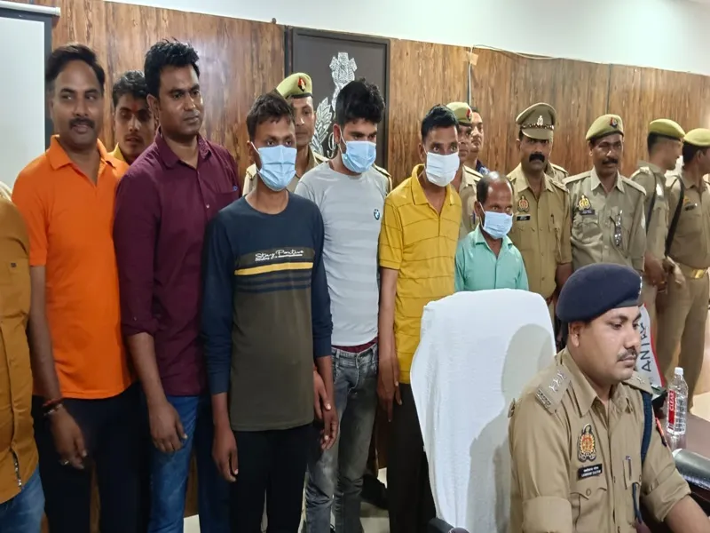 गोंडा: किराना व्यवसायी से हुई लूट का पुलिस ने किया खुलासा, चार बदमाश गिरफ्तार 