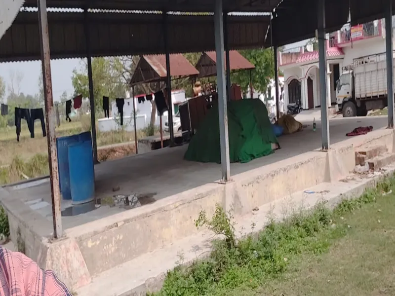 अयोध्या: ग्रामीण क्षेत्रों में लाखों खर्च कर बनी हाट बाजार देखरेख के अभाव में हो रहा जर्जर  
