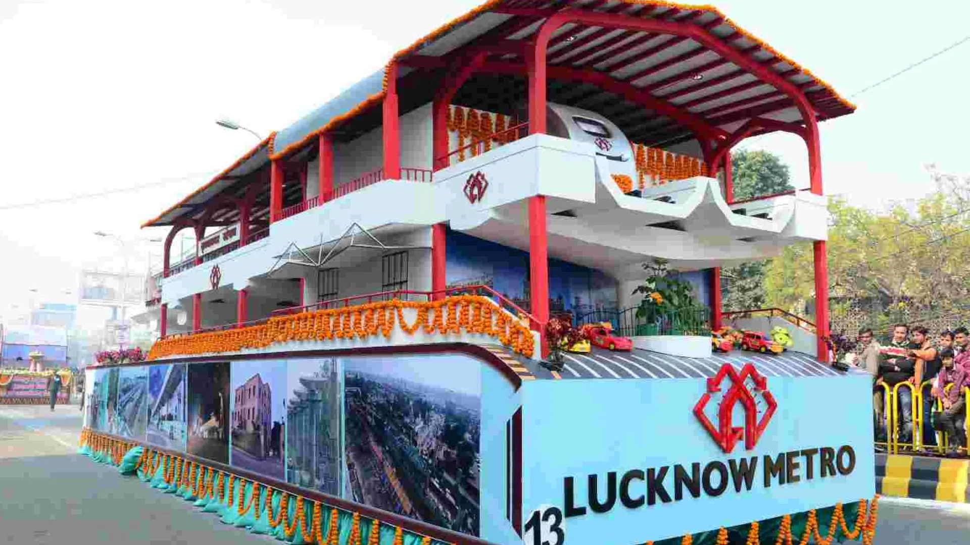 यात्रीगण कृपया ध्यान दें !  होली के दिन दोपहर ढाई बजे तक बंद रहेगी लखनऊ और कानपुर मेट्रो रेल सेवा 