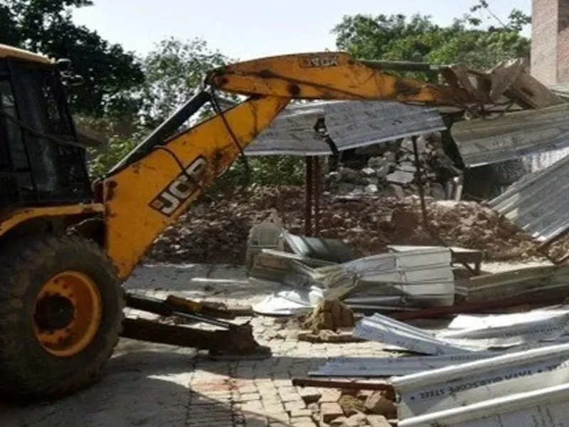 Breaking News: अपराधियों का रसूख 'मिट्टी में मिलाने' पहुंचा PDA, धूमनगंज थाने में PAC और पुलिस का भारी बंदोबस्त 