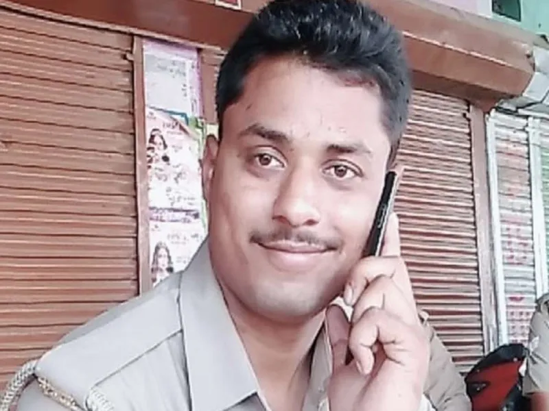 शहीद राघवेंद्र को दी गई सलामी, मां ने कहा- हमारा सहारा चला गया, मिलनी चाहिए मदद