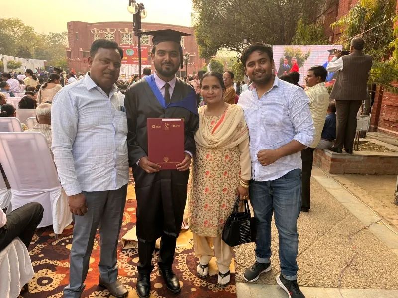 हरदोई: लखनऊ में हुए दीक्षांत समारोह में पिहानी के दानिश को किया गया सम्मानित