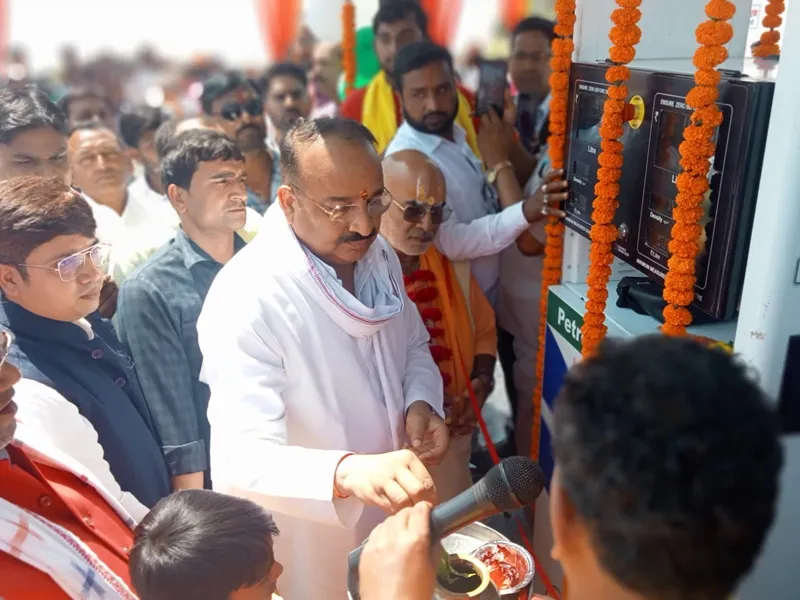 रायबरेली: मंत्री दिनेश सिंह ने किया पेट्रोल पम्प का उद्घाटन, कहा- जीवन में आगे बढ़ने का गुण है विनम्रता और संघर्ष