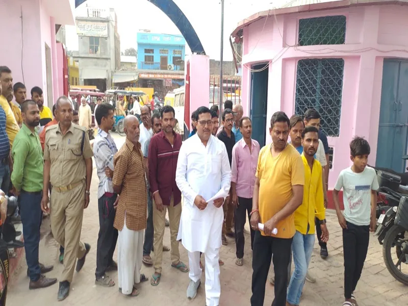 अयोध्या: दुकानों पर कब्जेदारी को लेकर हनुमानगढ़ी के नागा साधु व व्यापारियों में हुई मारपीट