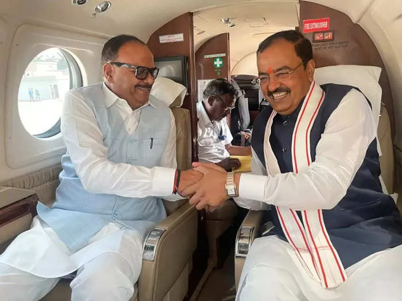 केशव मौर्य और ब्रजेश पाठक की तस्वीर शेयर कर अखिलेश ने ली चुटकी, कहा- चलो मिलकर पलटाई... 