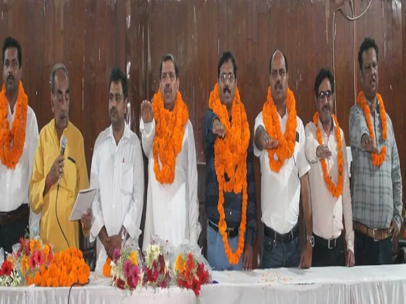 लखनऊ: पशु चिकित्सा फार्मासिस्ट संघ के अध्यक्ष बने किरण सिंह, अशोक कुमार महामंत्री निर्वाचित