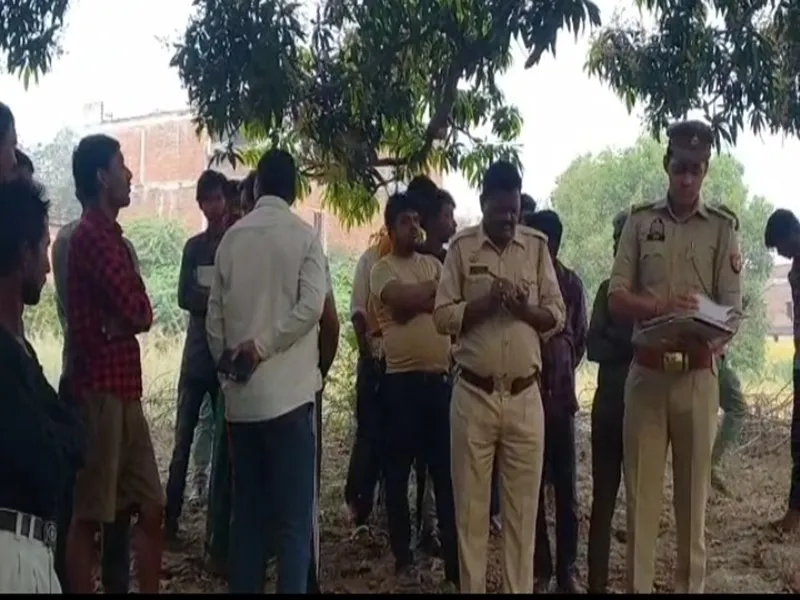 रायबरेली: पेड़ पर फंदे से लटकता मिला युवक का शव, देर रात नशे की हालत में घर से निकला था मृतक 