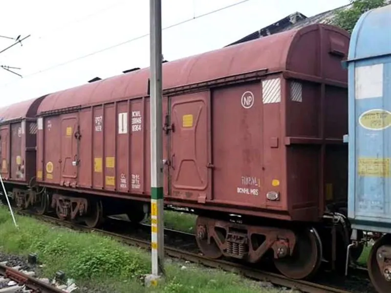 रायबरेली: मालगाड़ी की चपेट में आने से अधेड़ के कटे पैर, रेलवे ट्रैक पार करते समय हुआ हादसा 