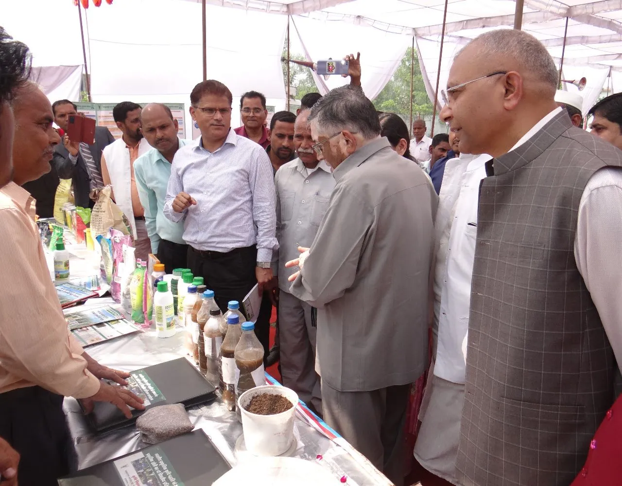 बरेली: अब हवा में नहीं घुलेगा जहर, IVRI ने सिखाई पराली नष्ट करने की तकनीक